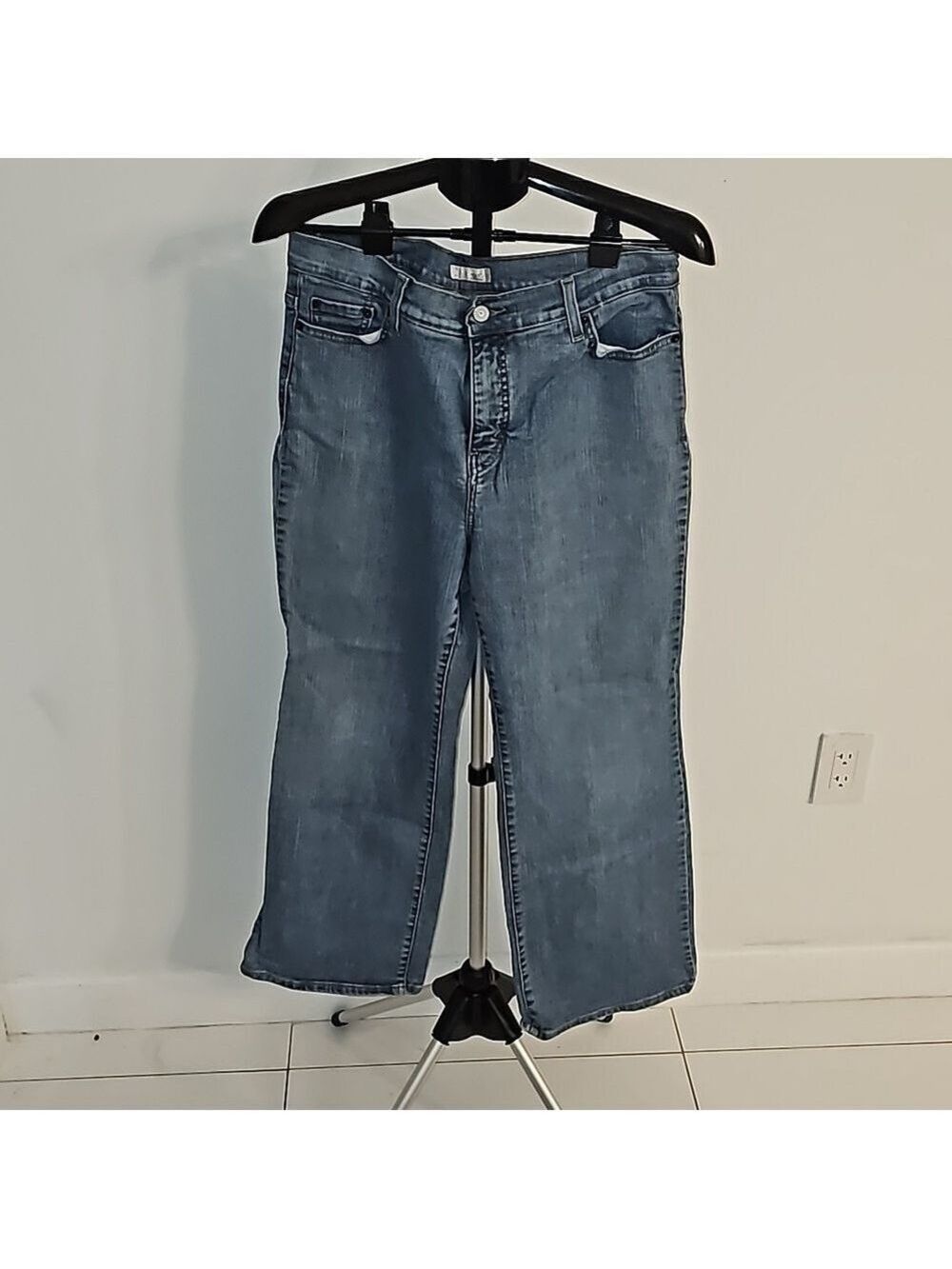 Levi's 512 perfect slimming boot cut blue jean size 16 short